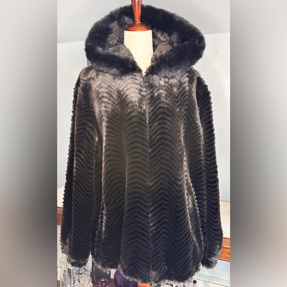 Gallery Black Hooded Faux Fur Coat Size XL